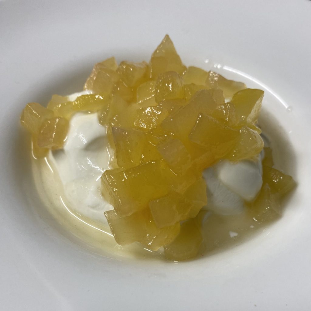 Yogur con gelatina amarilla