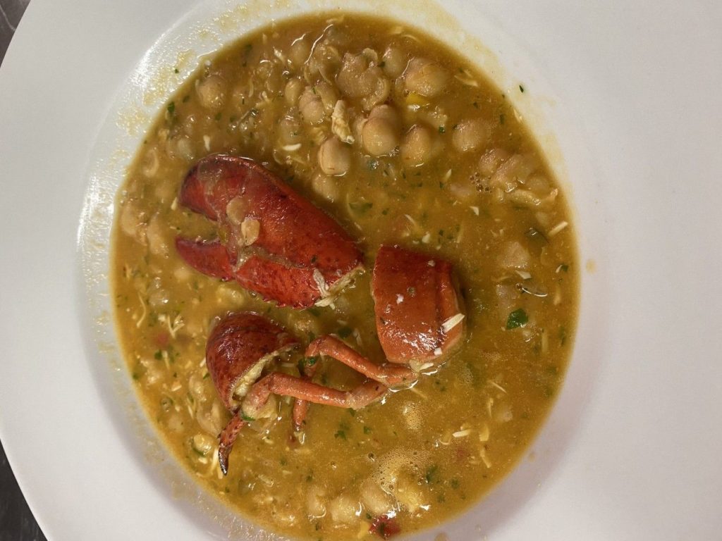 Sopa de mariscos con langosta